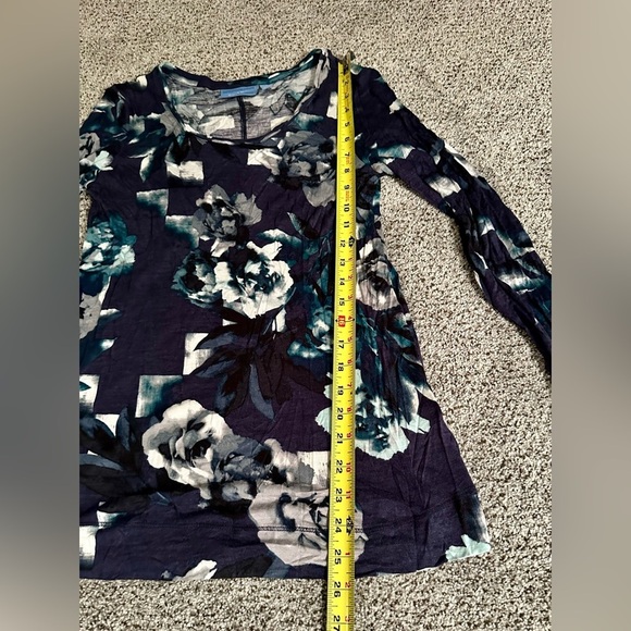 SIMPLY VERA Size S Navy Floral Rayon Knit Top - Picture 5 of 8